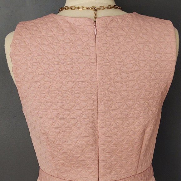 Dusty pink textured fabric sleeveless dress - Picture 5 of 6